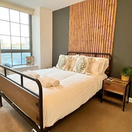 Spacious 2 Bedroom Apartment With Parking Nottingham Buitenkant foto