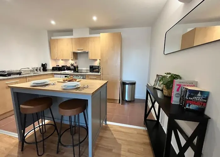 Spacious 2 Bedroom Apartment With Parking